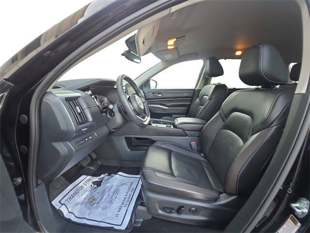 2024 Nissan Pathfinder SL