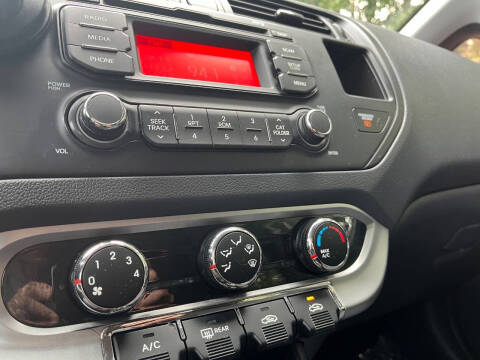 2013 Kia Rio 5-Door LX