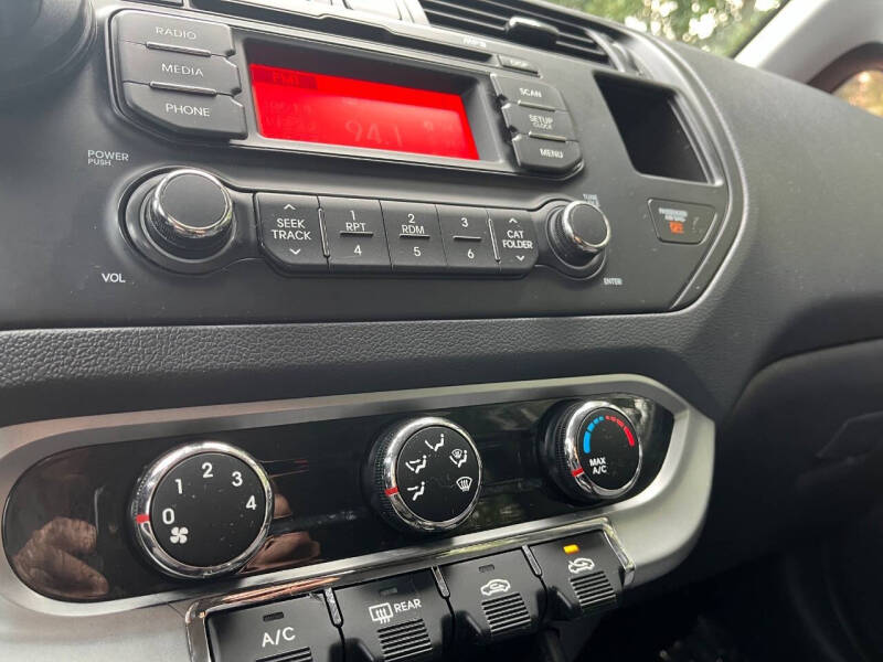 2013 Kia Rio 5-Door LX