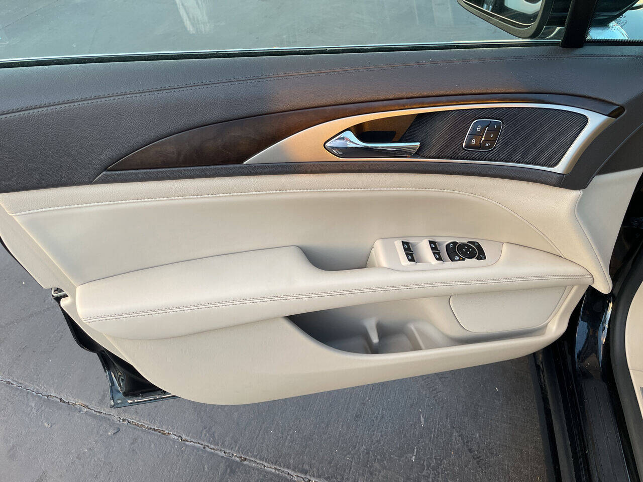 2017 Lincoln MKZ Sedan - $15,900