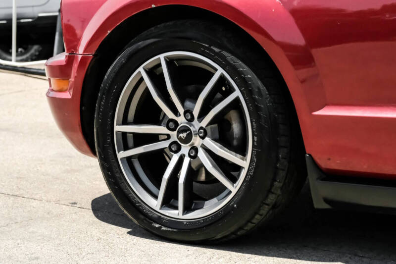 2005 Ford Mustang V6 Deluxe