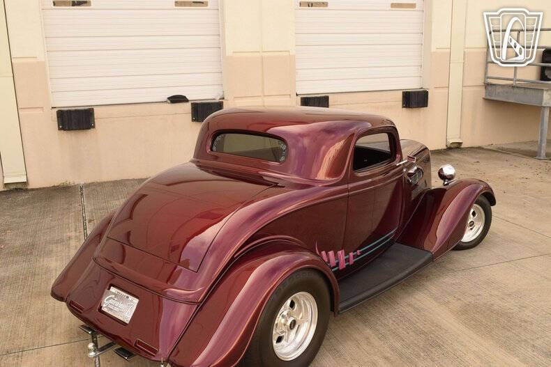 1933 Ford Model 18