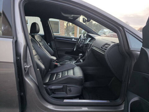 2017 Volkswagen Golf R 4Motion