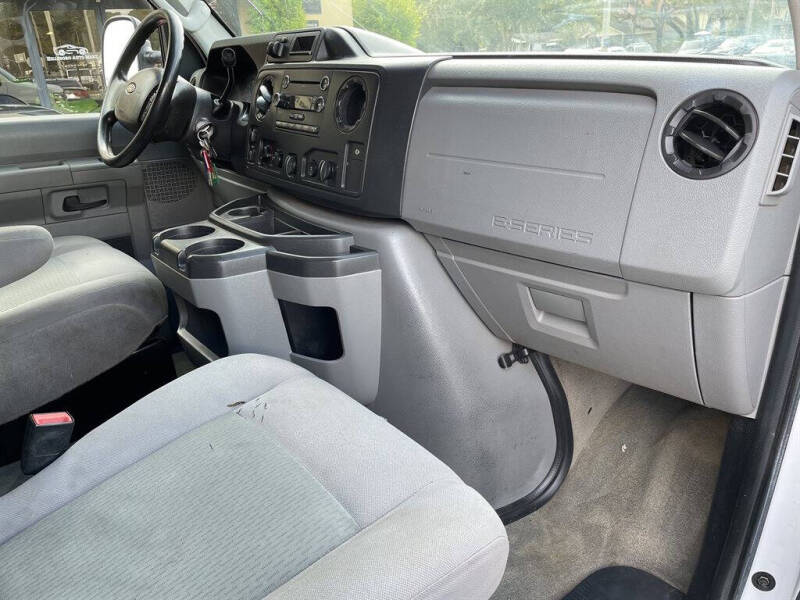 2013 Ford E-Series E-350 SD XLT
