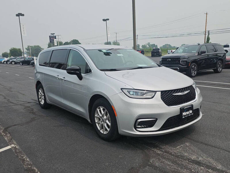 2024 Chrysler Pacifica Touring L