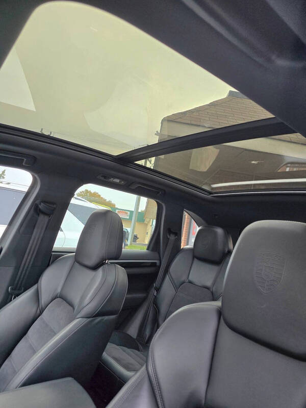 2017 Porsche Cayenne Platinum Edition