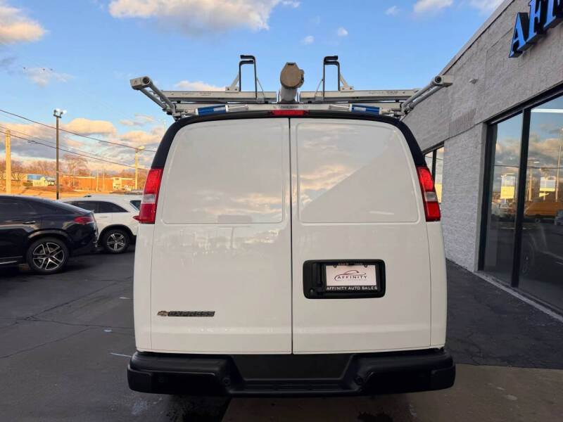 2025 Chevrolet Express 2500