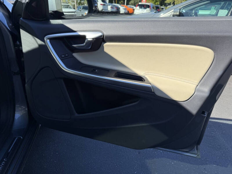 2017 Volvo V60 T5 Premier