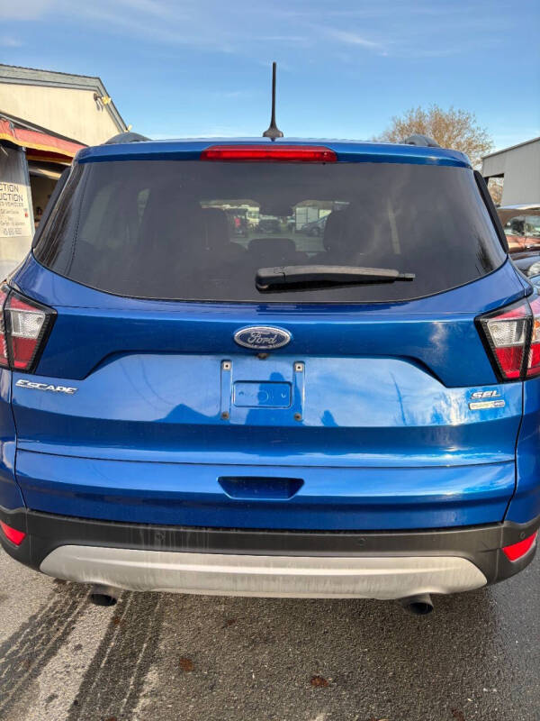 2018 Ford Escape SEL photo 9