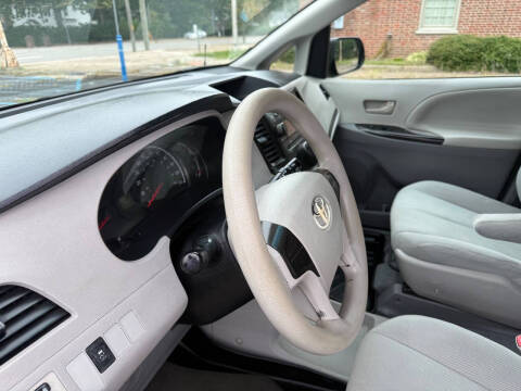 2012 Toyota Sienna Base 7-Passenger