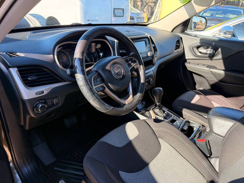 2016 Jeep Cherokee Sport