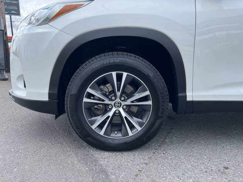 Used 2019 Toyota Highlander LE Plus with VIN 5TDZZRFH1KS294393 for sale in Edmonds, WA