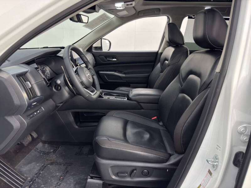 2023 Nissan Pathfinder SL