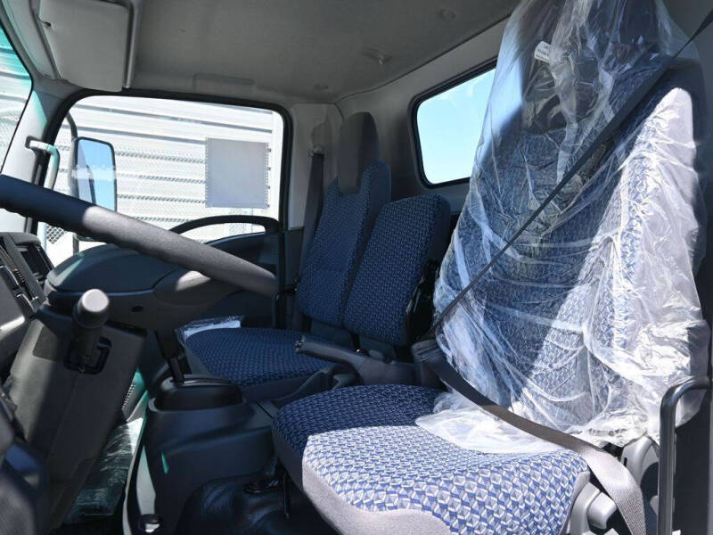 2024 Isuzu NPR HD 1F2