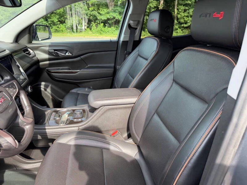 2022 GMC Acadia AT4