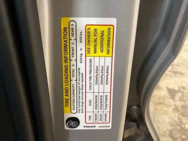 2025 Volvo XC40 B5 Plus Bright Theme