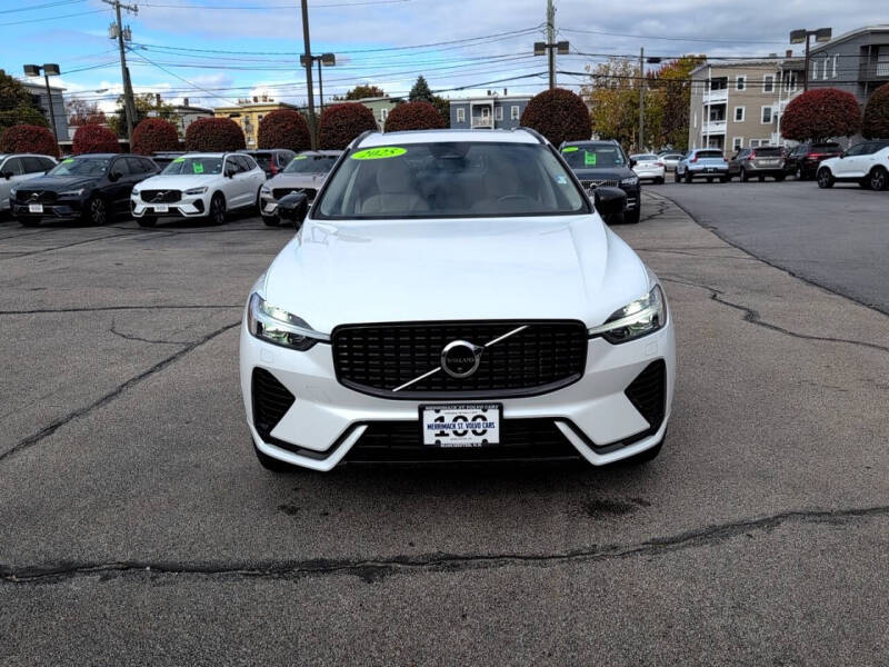 2025 Volvo XC60 T8 Plus Dark Theme