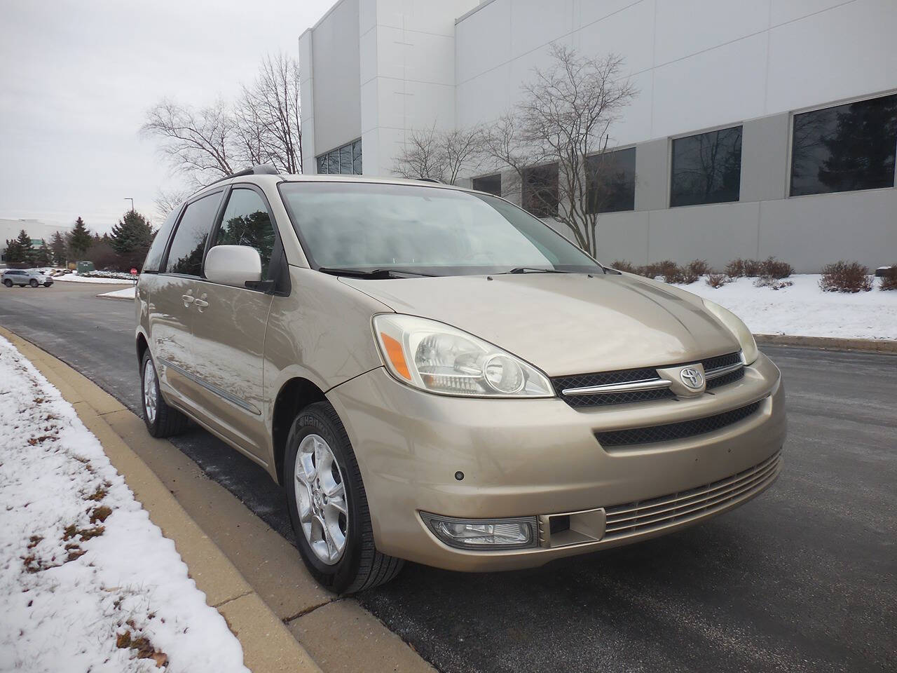 2005 Toyota Sienna for sale at Genuine Motors in Schaumburg, IL