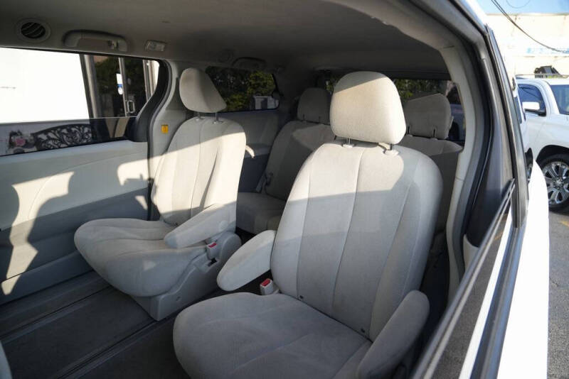 2011 Toyota Sienna Base 7-Passenger
