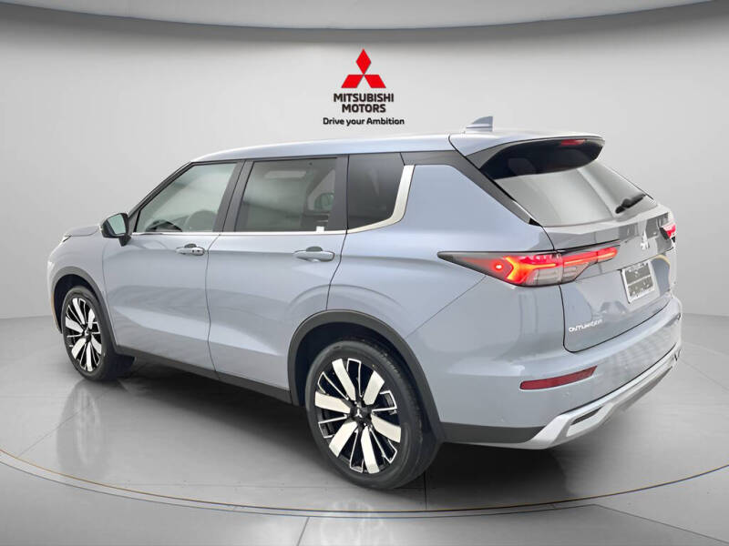 2026 Mitsubishi Outlander SE
