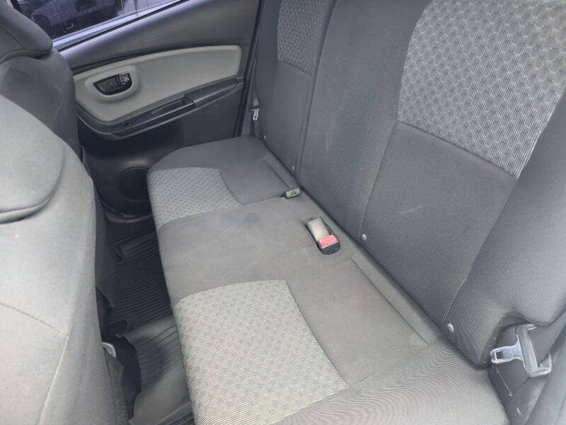 2015 Toyota Yaris 5-Door SE