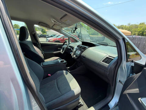 2014 Toyota Prius v Two