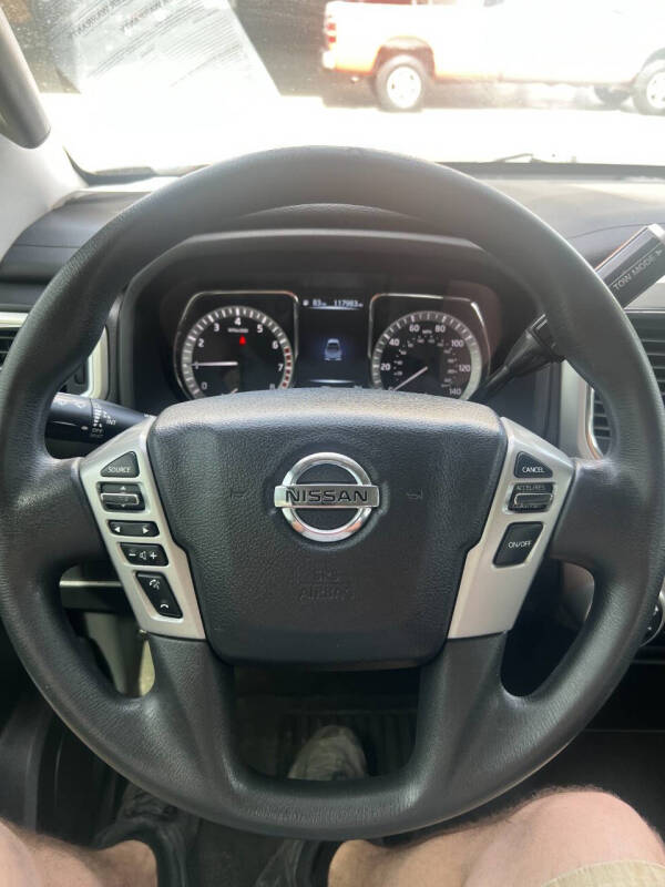 2017 Nissan Titan SV