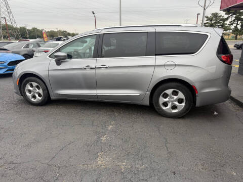 2017 Chrysler Pacifica Touring-L Plus