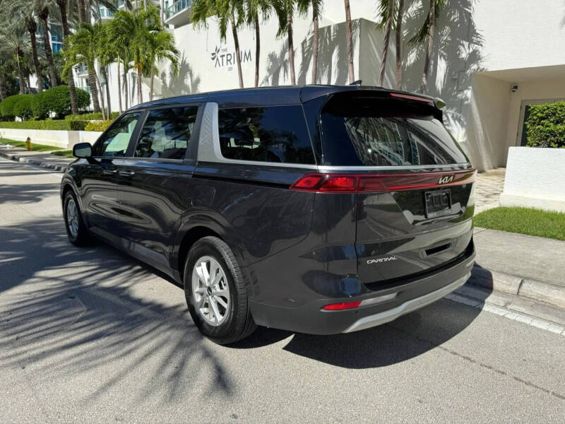 2024 Kia Carnival LX