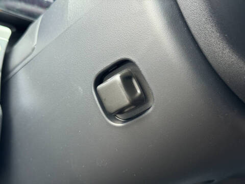 2025 Cadillac LYRIQ Luxury 2