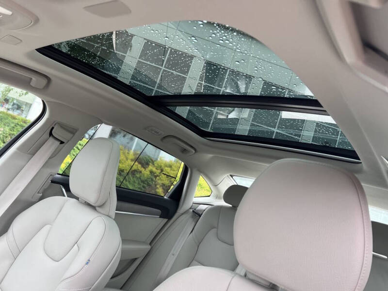 2025 Volvo S90 B6 Plus