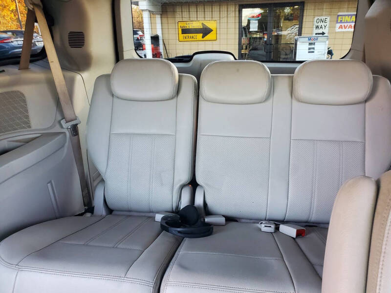 2009 Chrysler Town and Country Touring