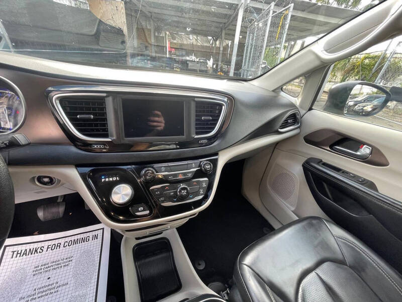 2020 Chrysler Voyager LXi