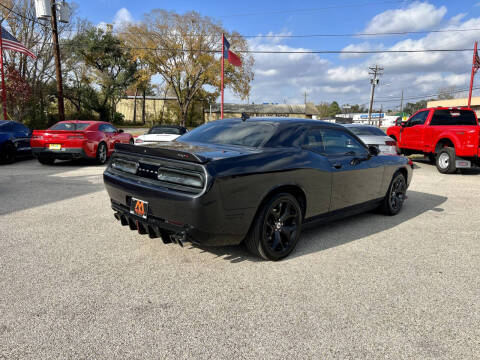 2018 Dodge Challenger SXT Plus
