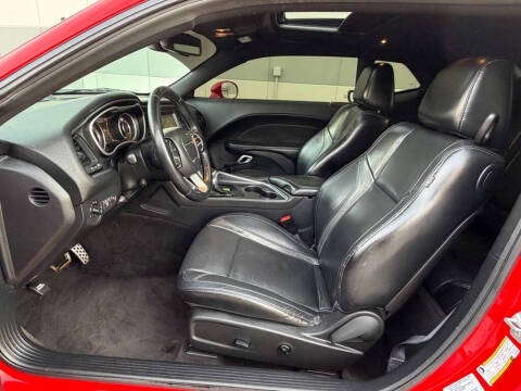 2016 Dodge Challenger SXT Plus