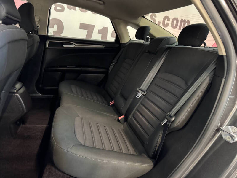 2017 Ford Fusion SE