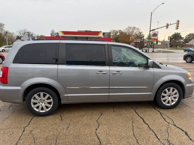 2014 Chrysler Town & Country Touring photo 5