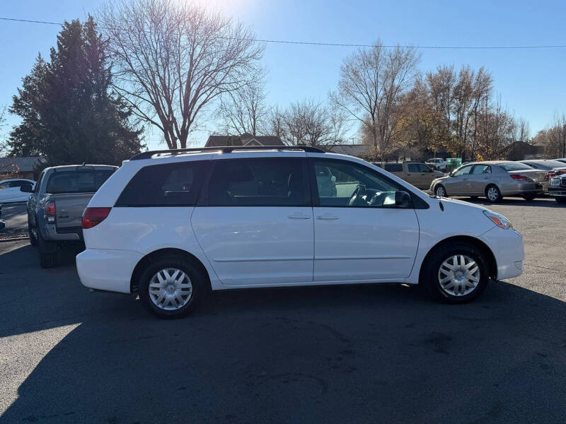 2005 Toyota Sienna LE 7 Passenger