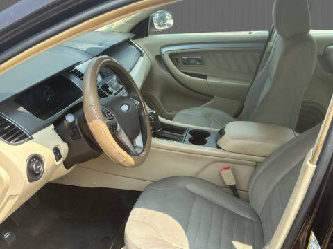 2013 Ford Taurus SE