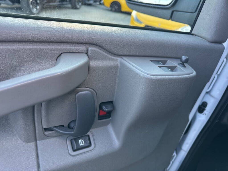 2023 GMC Savana 2500