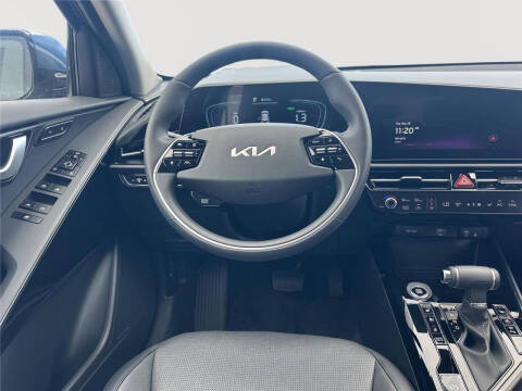 2025 Kia Niro SX