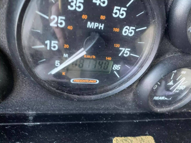 2004 Freightliner XC Chassis