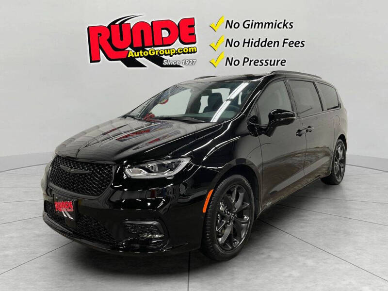 2026 Chrysler Pacifica Limited's photo