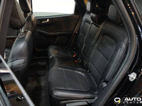 2022 Ford Escape Hybrid Titanium