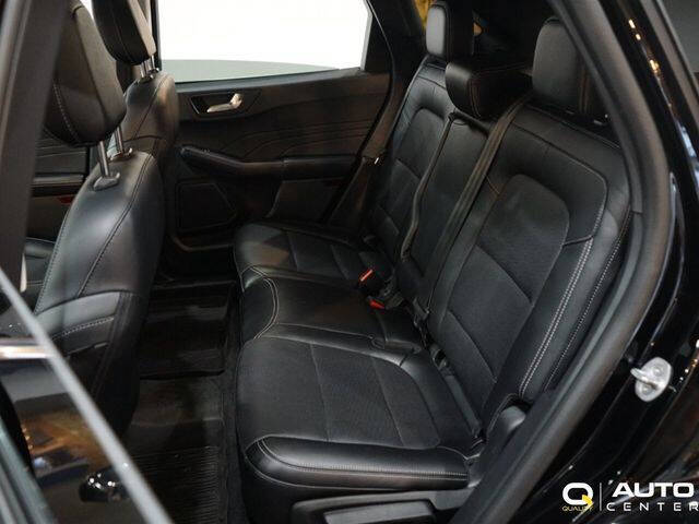 2022 Ford Escape Hybrid Titanium