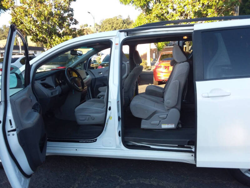 2015 Toyota Sienna LE 8-Passenger