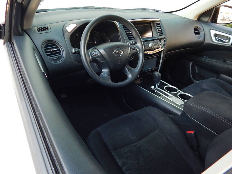 2016 Nissan Pathfinder SV