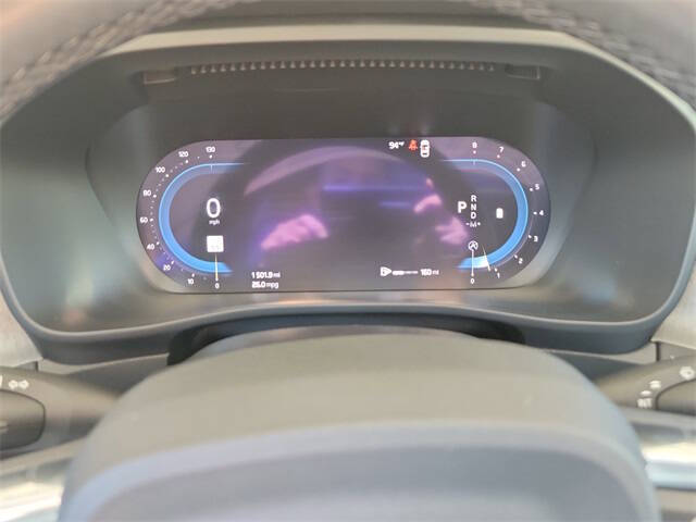 2023 Volvo XC40 B5 Plus Dark Theme