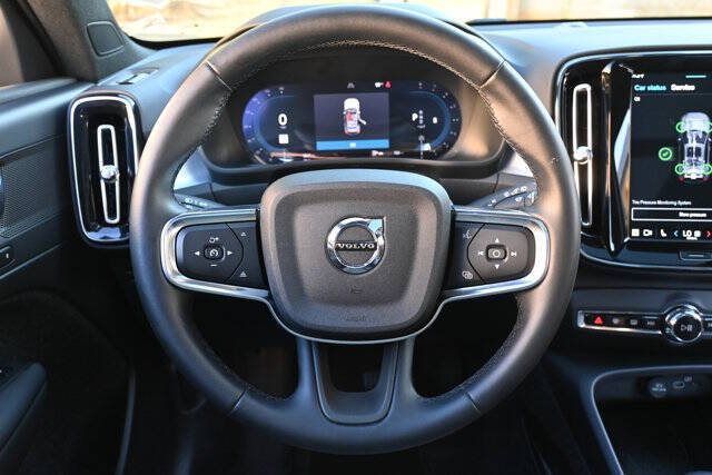 2025 Volvo XC40 B5 Core Bright Theme