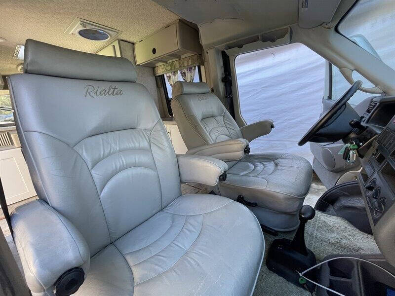 2004 Winnebago Rialta 22QD